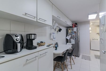 Apartamento à venda com 77m², 2 quartos e 1 vagaCozinha