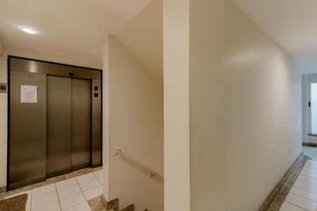 Apartamento à venda com 77m², 2 quartos e 1 vagaElevador