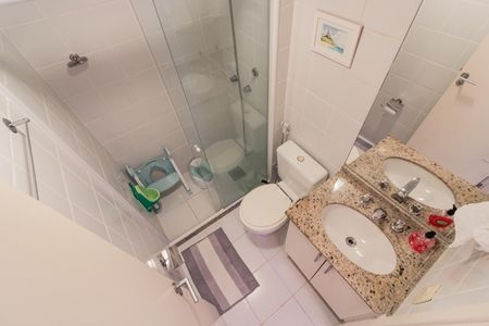 Apartamento à venda com 77m², 2 quartos e 1 vagaBanheiro Social