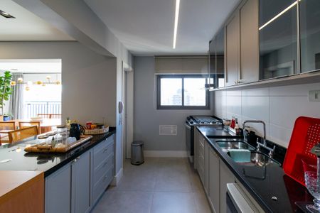 Apartamento para alugar com 240m², 3 quartos e 3 vagas Apartamento para alugar com 240m², 3 quartos e 3 vagasCozinha