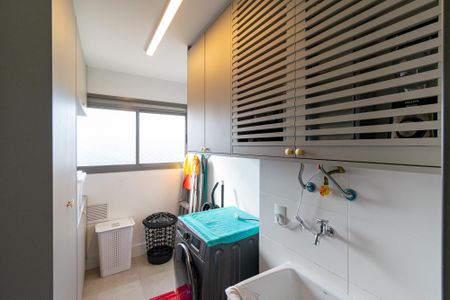 Apartamento para alugar com 240m², 3 quartos e 3 vagas Apartamento para alugar com 240m², 3 quartos e 3 vagasLavanderia