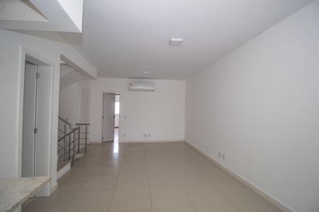 Casa à venda com 369m², 3 quartos e 2 vagasSala