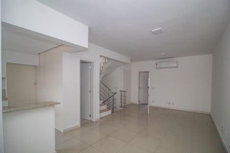 Casa à venda com 369m², 3 quartos e 2 vagasSala