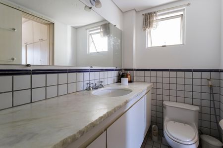 Apartamento à venda com 76m², 1 quarto e 1 vaga Apartamento à venda com 76m², 1 quarto e 1 vagaBanheiro da Suíte