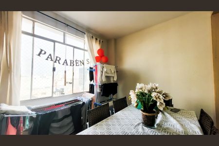 Apartamento à venda com 108m², 2 quartos e sem vagaSala