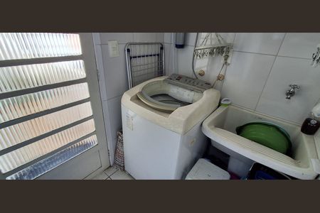 Casa à venda com 150m², 3 quartos e 2 vagas Casa à venda com 150m², 3 quartos e 2 vagasLavanderia