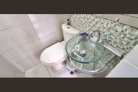 Casa à venda com 150m², 3 quartos e 2 vagas Casa à venda com 150m², 3 quartos e 2 vagasBanheiro Social