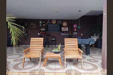 Casa à venda com 220m², 4 quartos e 3 vagas