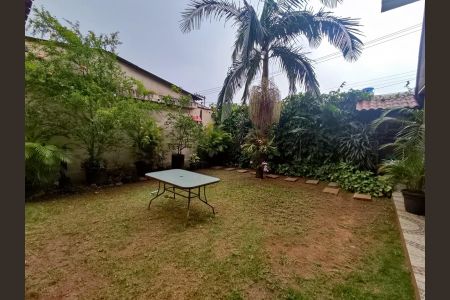 Casa à venda com 220m², 4 quartos e 3 vagas