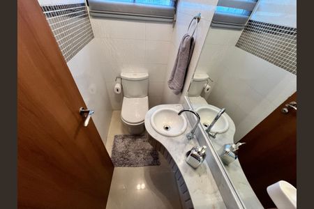 Apartamento à venda com 189m², 4 quartos e 4 vagasLavabo da Sala