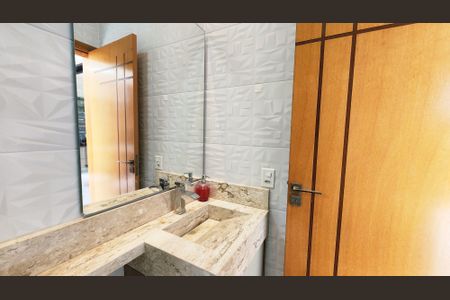 Casa à venda com 190m², 3 quartos e 5 vagasBanheiro 2