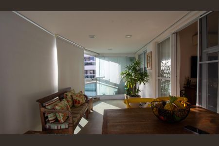 Apartamento à venda com 132m², 4 quartos e 2 vagasVaranda