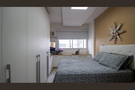 Apartamento à venda com 132m², 4 quartos e 2 vagasSuíte 1