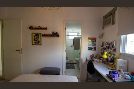 Apartamento à venda com 132m², 4 quartos e 2 vagasSuíte 2