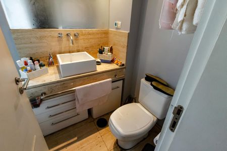 Apartamento à venda com 95m², 2 quartos e 3 vagasBanheiro da Suíte 1