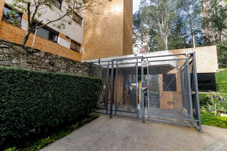 Apartamento à venda com 95m², 2 quartos e 3 vagasFachada e portaria