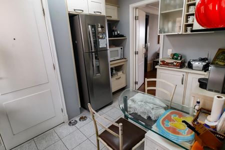 Apartamento à venda com 95m², 2 quartos e 3 vagasCozinha - Armários