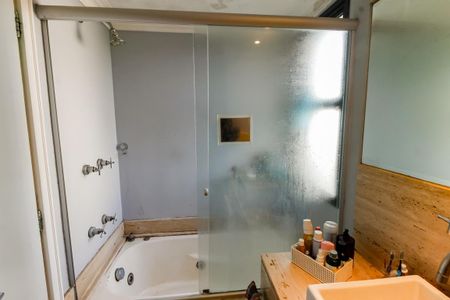 Apartamento à venda com 95m², 2 quartos e 3 vagasBanheiro da Suíte 1