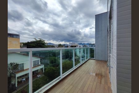 Apartamento para alugar com 278m², 4 quartos e 3 vagas Apartamento para alugar com 278m², 4 quartos e 3 vagasSuíte 2 Varanda