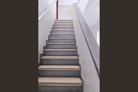 Apartamento à venda com 76m², 2 quartos e sem vagaEscada