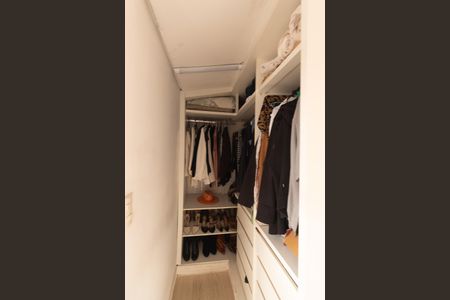 Apartamento à venda com 182m², 4 quartos e 1 vaga Apartamento à venda com 182m², 4 quartos e 1 vagaCloset Suíte 2