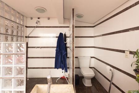 Apartamento à venda com 182m², 4 quartos e 1 vaga Apartamento à venda com 182m², 4 quartos e 1 vagaBanheiro da Suíte 2