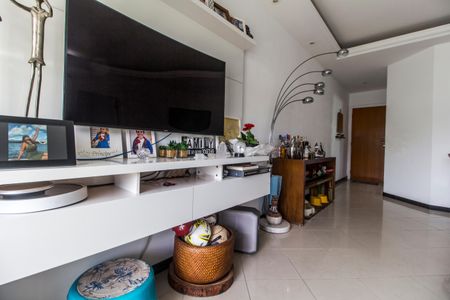 Apartamento à venda com 94m², 2 quartos e 1 vaga Apartamento à venda com 94m², 2 quartos e 1 vagaSala de TV