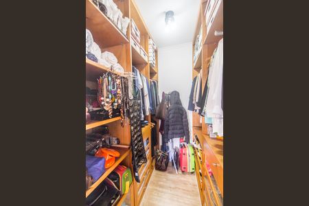 Apartamento à venda com 94m², 2 quartos e 1 vaga Apartamento à venda com 94m², 2 quartos e 1 vagaCloset da suíte