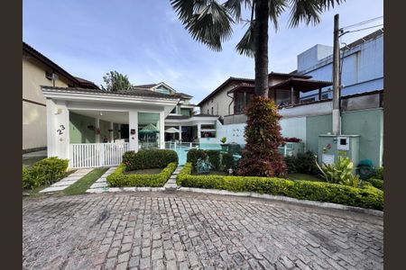 Casa de condomínio à venda com 280m², 4 quartos e 3 vagas Casa de condomínio à venda com 280m², 4 quartos e 3 vagasÁrea comum