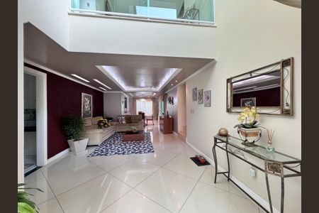 Casa de condomínio à venda com 280m², 4 quartos e 3 vagas Casa de condomínio à venda com 280m², 4 quartos e 3 vagasSala