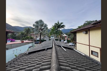 Casa de condomínio à venda com 280m², 4 quartos e 3 vagas Casa de condomínio à venda com 280m², 4 quartos e 3 vagasSuíte master - vista placas fotovoltaicas