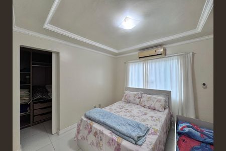 Casa de condomínio à venda com 280m², 4 quartos e 3 vagas Casa de condomínio à venda com 280m², 4 quartos e 3 vagasSuite 2 (canadense)