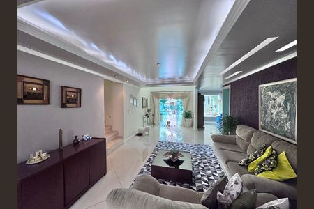 Casa de condomínio à venda com 280m², 4 quartos e 3 vagas Casa de condomínio à venda com 280m², 4 quartos e 3 vagasSala