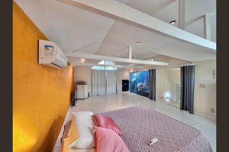 Casa de condomínio à venda com 280m², 4 quartos e 3 vagas Casa de condomínio à venda com 280m², 4 quartos e 3 vagasSótão - Salão