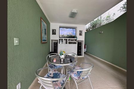 Casa de condomínio à venda com 280m², 4 quartos e 3 vagas Casa de condomínio à venda com 280m², 4 quartos e 3 vagasÁrea externa