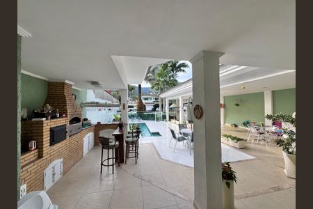 Casa de condomínio à venda com 280m², 4 quartos e 3 vagas Casa de condomínio à venda com 280m², 4 quartos e 3 vagasÁrea externa