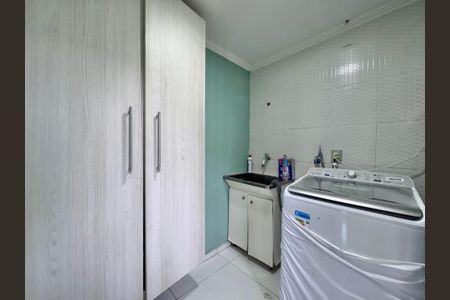 Casa de condomínio à venda com 280m², 4 quartos e 3 vagas Casa de condomínio à venda com 280m², 4 quartos e 3 vagasÁrea de Serviço