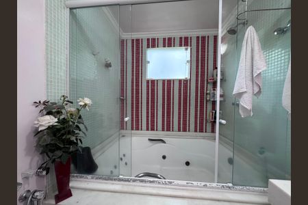 Casa de condomínio à venda com 280m², 4 quartos e 3 vagas Casa de condomínio à venda com 280m², 4 quartos e 3 vagasSuíte master - banheiro