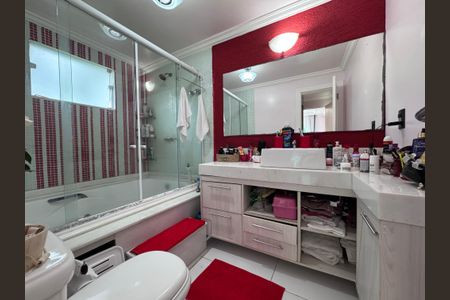 Casa de condomínio à venda com 280m², 4 quartos e 3 vagas Casa de condomínio à venda com 280m², 4 quartos e 3 vagasSuíte master - banheiro