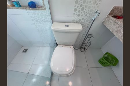 Casa de condomínio à venda com 280m², 4 quartos e 3 vagas Casa de condomínio à venda com 280m², 4 quartos e 3 vagasSótão - banheiro