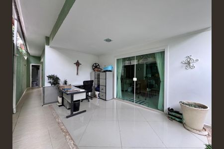 Casa de condomínio à venda com 280m², 4 quartos e 3 vagas Casa de condomínio à venda com 280m², 4 quartos e 3 vagasÁrea externa