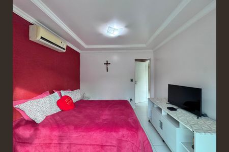 Casa de condomínio à venda com 280m², 4 quartos e 3 vagas Casa de condomínio à venda com 280m², 4 quartos e 3 vagasSuíte master