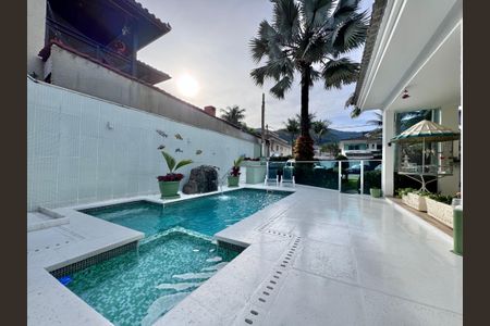 Casa de condomínio à venda com 280m², 4 quartos e 3 vagas Casa de condomínio à venda com 280m², 4 quartos e 3 vagasÁrea externa