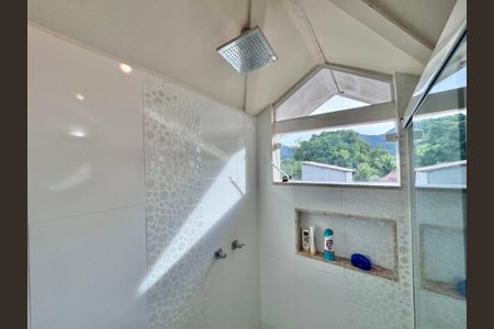 Casa de condomínio à venda com 280m², 4 quartos e 3 vagas Casa de condomínio à venda com 280m², 4 quartos e 3 vagasSótão - banheiro