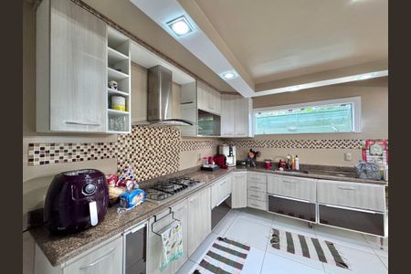 Casa de condomínio à venda com 280m², 4 quartos e 3 vagas Casa de condomínio à venda com 280m², 4 quartos e 3 vagasCozinha