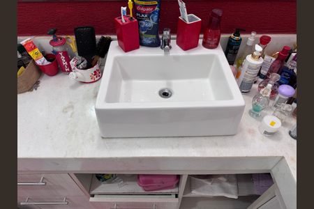 Casa de condomínio à venda com 280m², 4 quartos e 3 vagas Casa de condomínio à venda com 280m², 4 quartos e 3 vagasSuíte master - banheiro