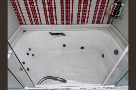 Casa de condomínio à venda com 280m², 4 quartos e 3 vagas Casa de condomínio à venda com 280m², 4 quartos e 3 vagasSuíte master - banheiro