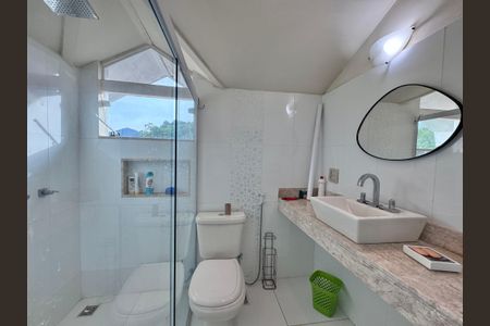 Casa de condomínio à venda com 280m², 4 quartos e 3 vagas Casa de condomínio à venda com 280m², 4 quartos e 3 vagasSótão - banheiro