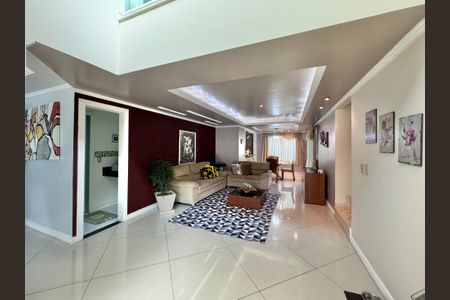 Casa de condomínio à venda com 280m², 4 quartos e 3 vagas Casa de condomínio à venda com 280m², 4 quartos e 3 vagasSala