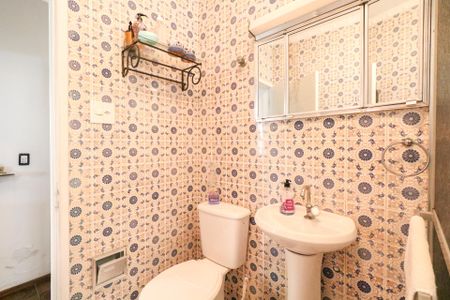 Casa à venda com 143m², 2 quartos e 5 vagasBanheiro de Serviço